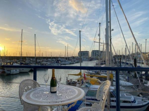 Seascape - Floating Home at Brighton Marina with free Parking